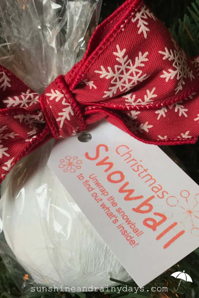 Money is an incredibly practical and useful gift, it's just so boring to give AND receive. The Christmas Snowball is a creative way to give money!