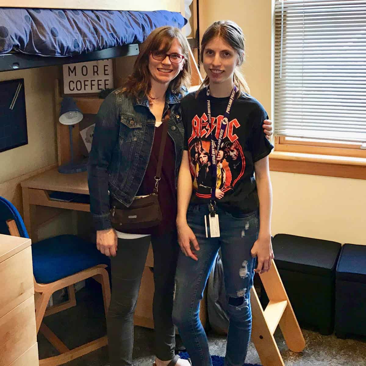Image of a college student with her mom standing in her dorm room.