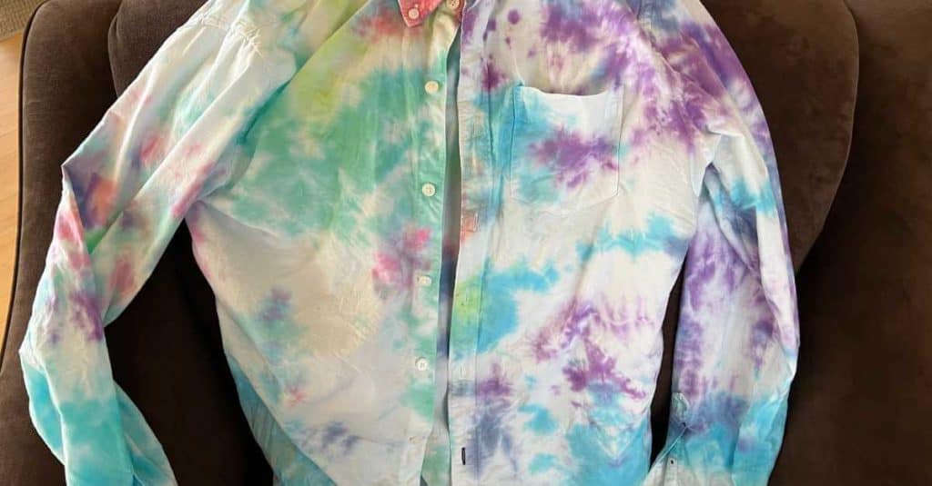 How to Throw a Tie-Dye Party in Your Backyard