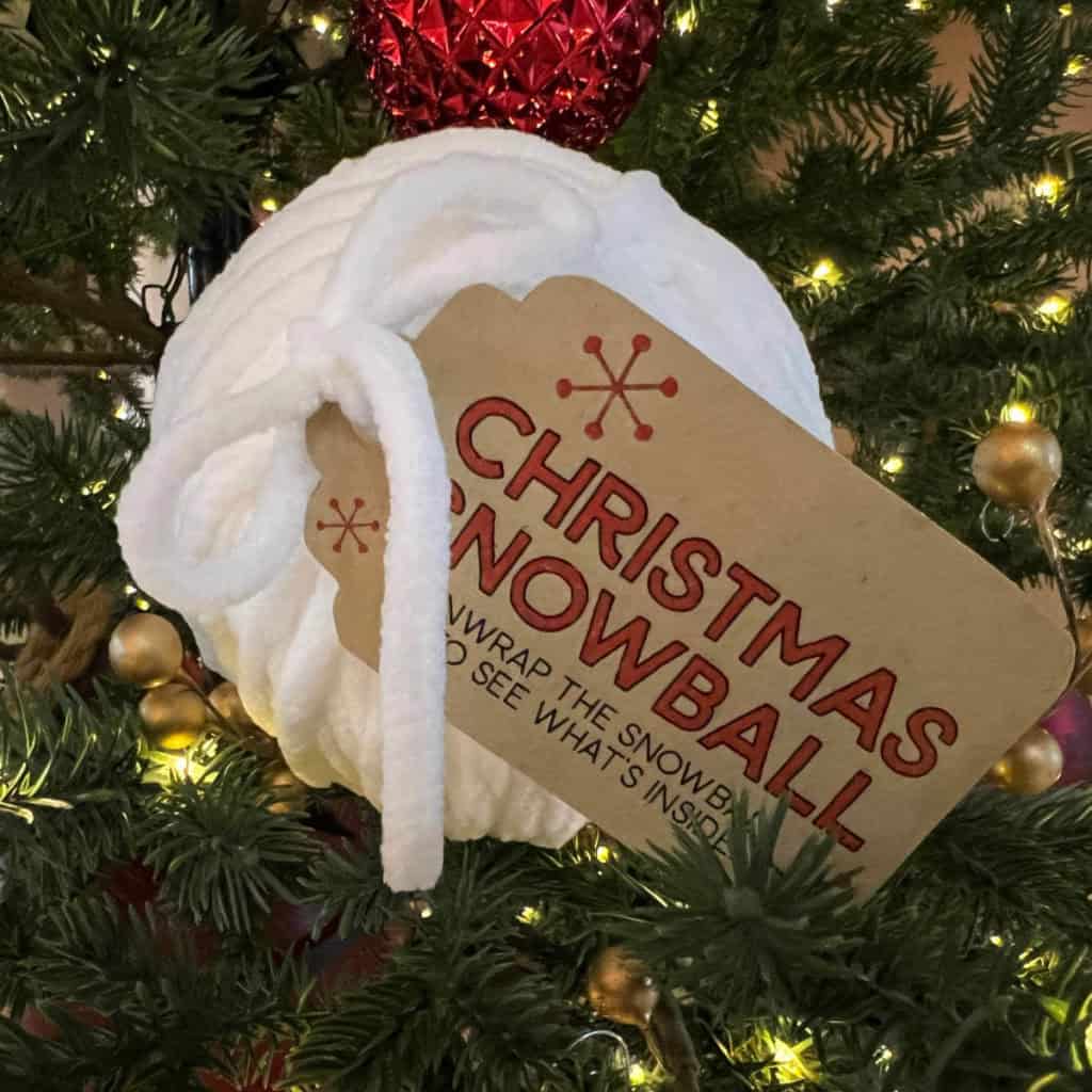 Unique Ways To Give Gift Cards At Christmas - Sunshine and Rainy Days